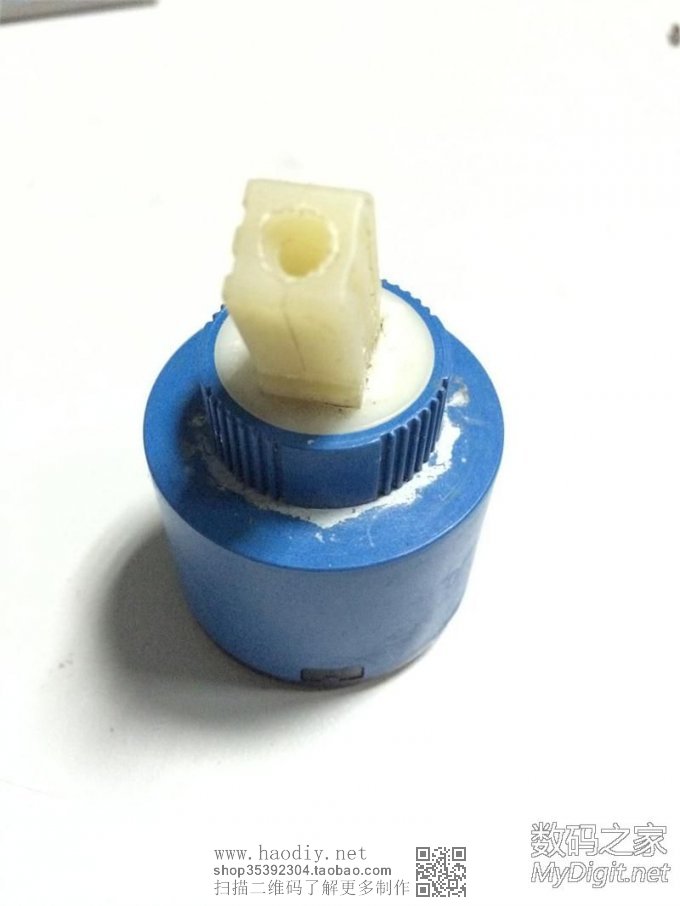 洗手间的冷热水龙头关不住水了,拿到公司干点私活……