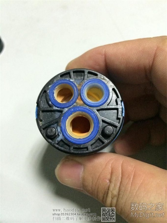 洗手间的冷热水龙头关不住水了,拿到公司干点私活……