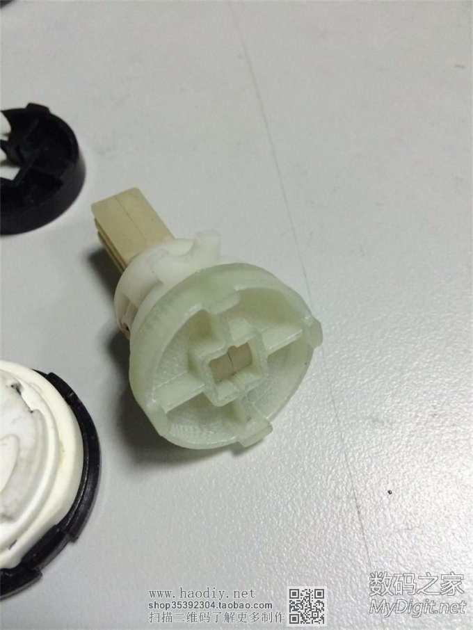 洗手间的冷热水龙头关不住水了,拿到公司干点私活……