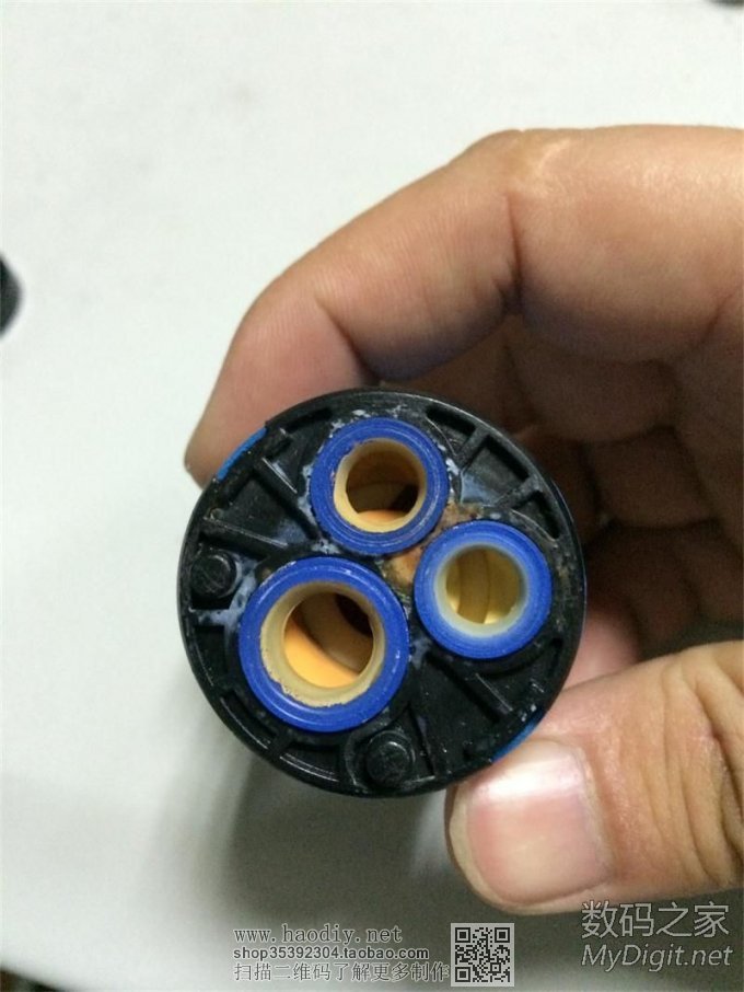 洗手间的冷热水龙头关不住水了,拿到公司干点私活……