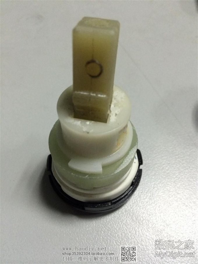 洗手间的冷热水龙头关不住水了,拿到公司干点私活……