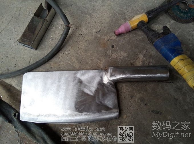 穷屌丝的杰作,用大理石切割片做了两把菜刀 穷屌丝的杰作,用大理石切割片做了两把菜刀