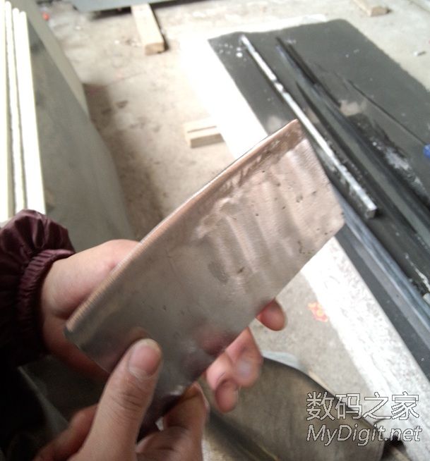 穷屌丝的杰作,用大理石切割片做了两把菜刀 穷屌丝的杰作,用大理石切割片做了两把菜刀