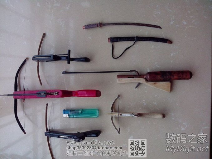 没事做的几个迷你冷兵器!呵呵  电脑旁边有摆件了啊! 没事做的几个迷你冷兵器!呵呵  电脑旁边有摆件了啊!