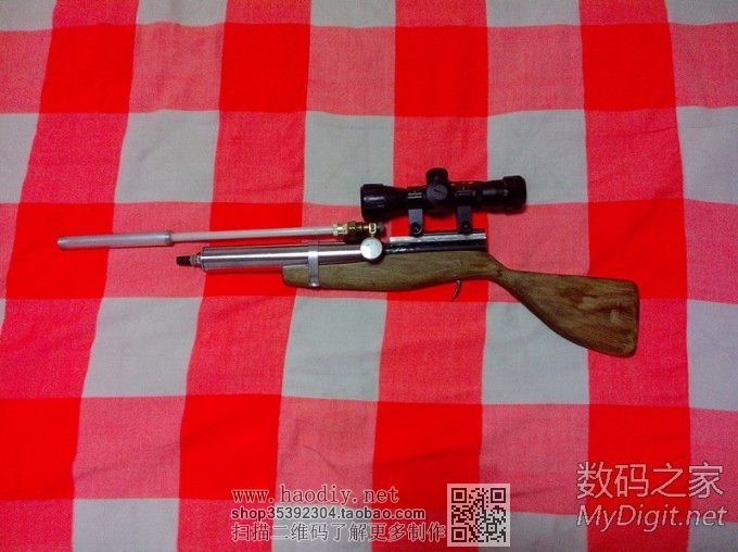 没事做的几个迷你冷兵器!呵呵  电脑旁边有摆件了啊! 没事做的几个迷你冷兵器!呵呵  电脑旁边有摆件了啊!