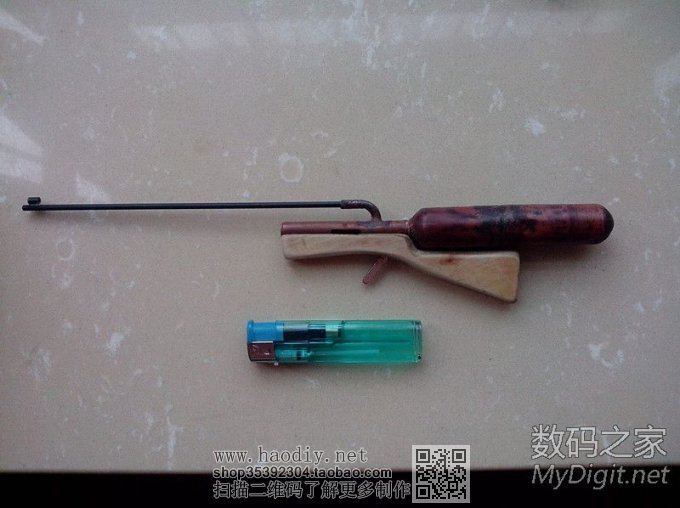 没事做的几个迷你冷兵器!呵呵  电脑旁边有摆件了啊! 没事做的几个迷你冷兵器!呵呵  电脑旁边有摆件了啊!