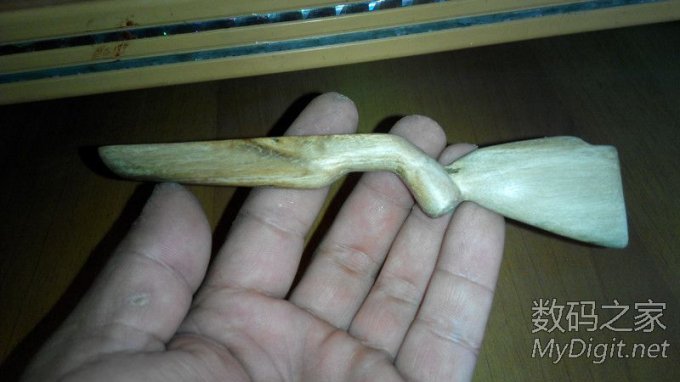 请输入描述 接着发几款枪托!亮瞎你们的眼睛可不要喷我啊!呵呵!