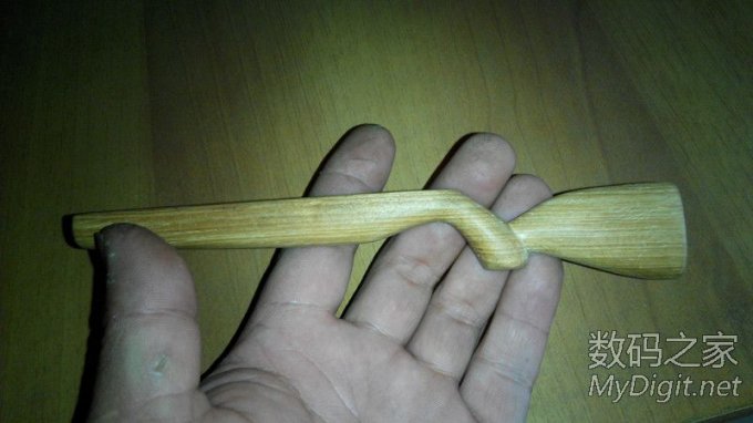 请输入描述 接着发几款枪托!亮瞎你们的眼睛可不要喷我啊!呵呵!