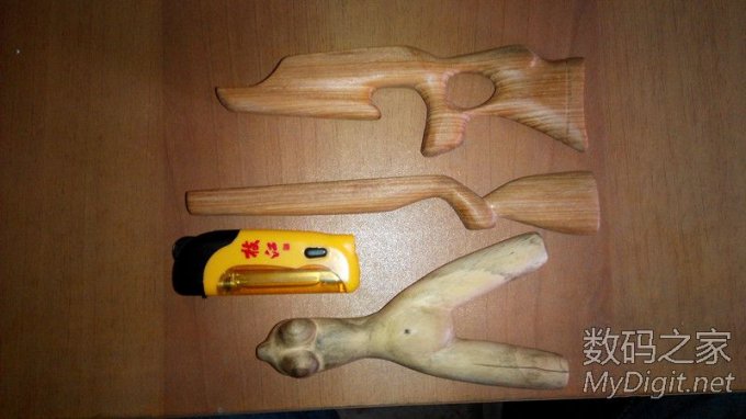 请输入描述 接着发几款枪托!亮瞎你们的眼睛可不要喷我啊!呵呵!