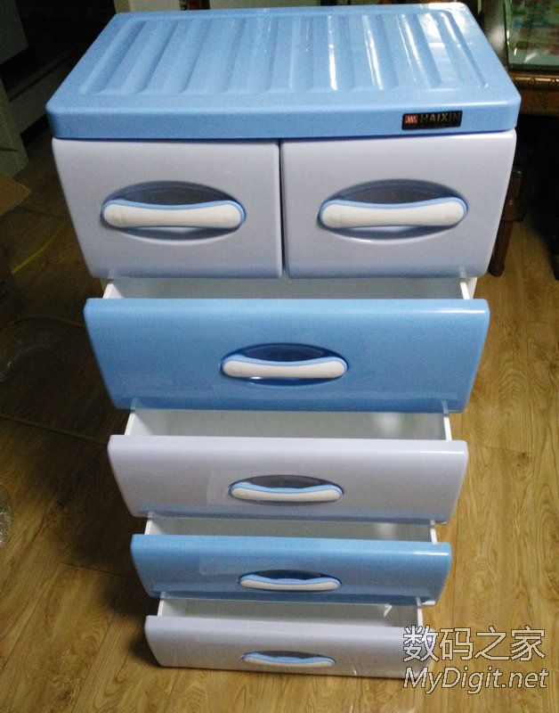 『MM 老公DIY』看看老公给宝宝们新买的小柜子。 『MM 老公DIY』看看老公给宝宝们新买的小柜子。