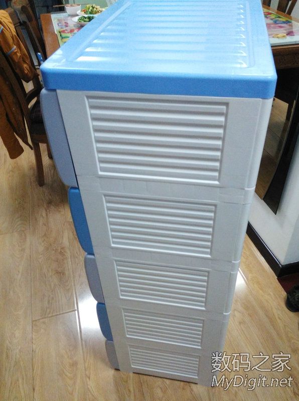 『MM 老公DIY』看看老公给宝宝们新买的小柜子。 『MM 老公DIY』看看老公给宝宝们新买的小柜子。