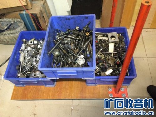 拆了堂屋盖猪圈,我用松下贴片机的安全围栏,做了辆载重平推车。