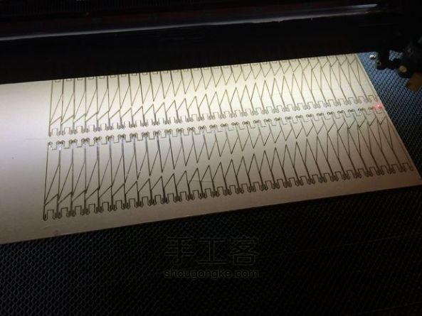 给你的女王制作一顶牛逼闪闪的激光皇冠