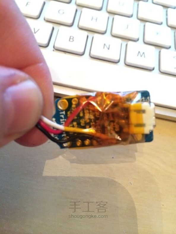 给你的女王制作一顶牛逼闪闪的激光皇冠