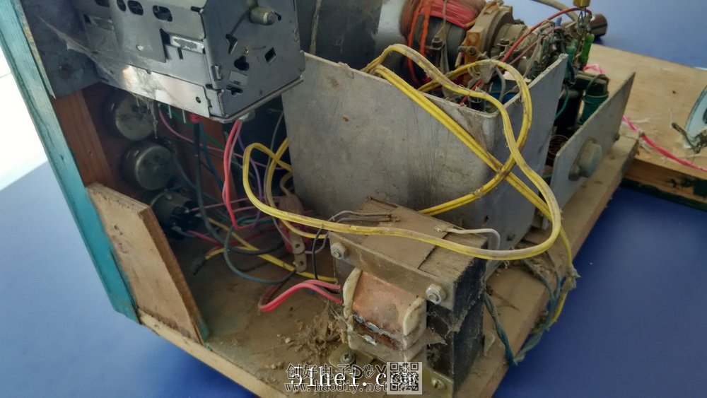 一台30多年前自制的9寸黑白电视机