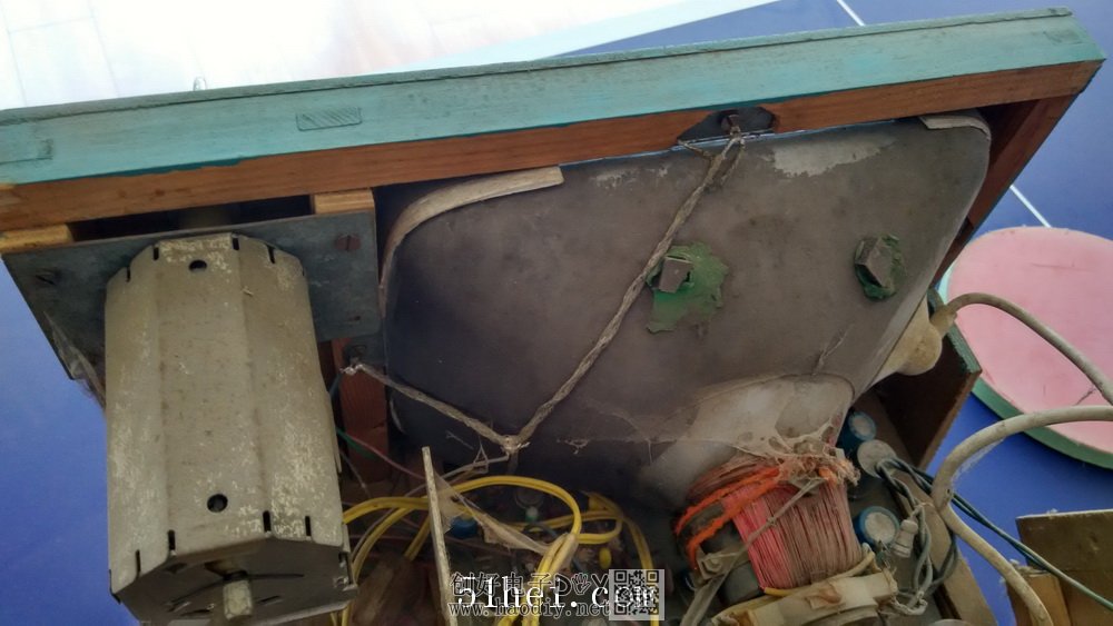 一台30多年前自制的9寸黑白电视机